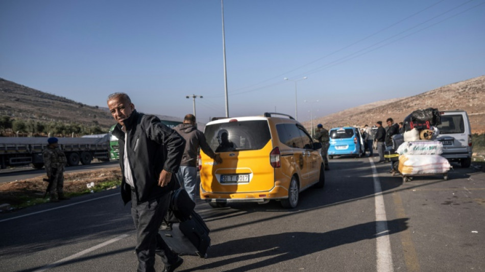 Rebeldes s&iacute;rios nomeiam um chefe de governo transit&oacute;rio