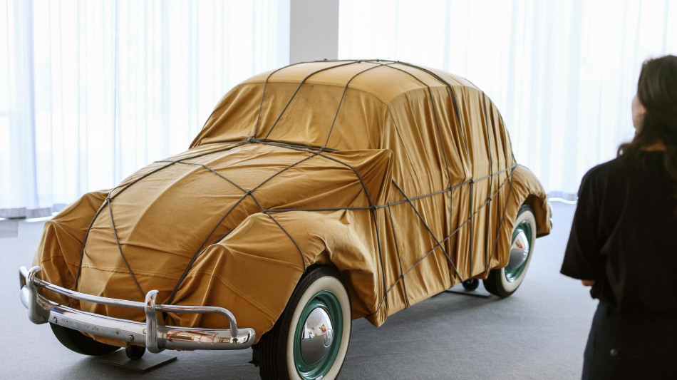 Volkswagen, semestre in netto calo, rivede le stime 2025