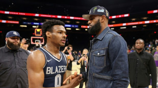 NBA: LeBron James rassure sur l'&eacute;tat de sant&eacute; de son fils apr&egrave;s son arr&ecirc;t cardiaque