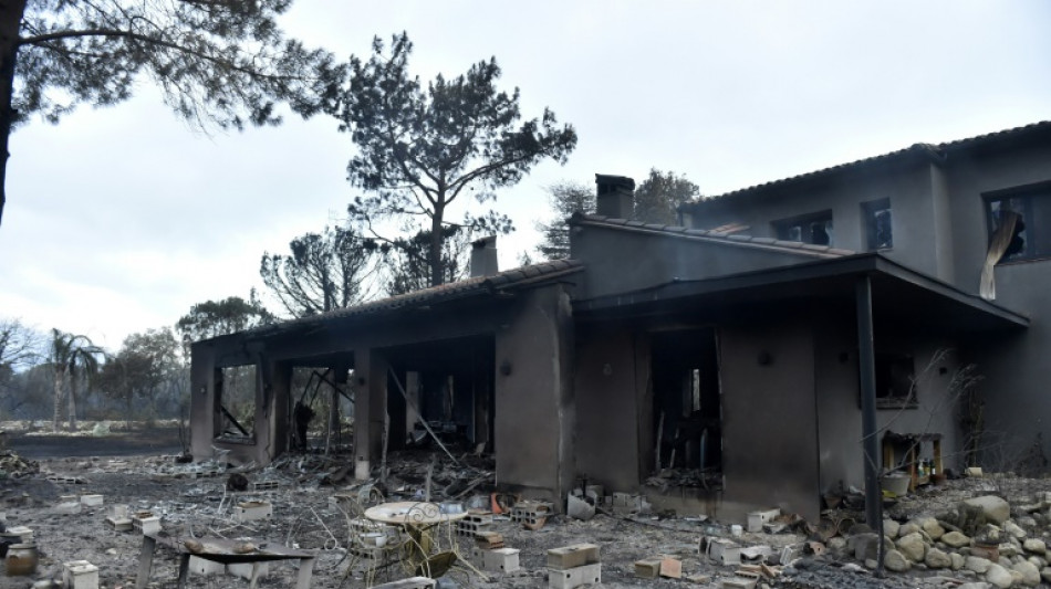Un violent incendie fix&eacute; apr&egrave;s avoir ravag&eacute; plusieurs centaines d'hectares dans les Pyr&eacute;n&eacute;es-Orientales