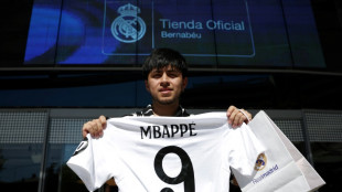 "Apr&egrave;s tant d'ann&eacute;es, il est enfin l&agrave;!": &agrave; Madrid, les fans peuvent s'offrir le maillot officiel de Mbapp&eacute;