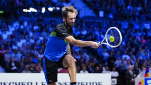 ATP: Medvedev fait craquer Tsitsipas en demie et d&eacute;fendra son titre &agrave; Vienne