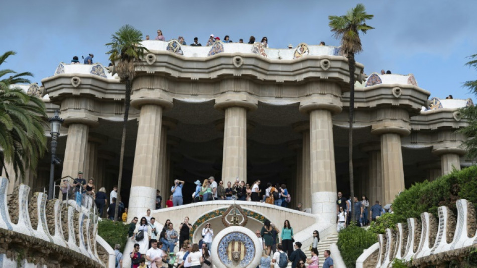 "No es viable": Barcelona busca sobrevivir a la masificaci&oacute;n tur&iacute;stica