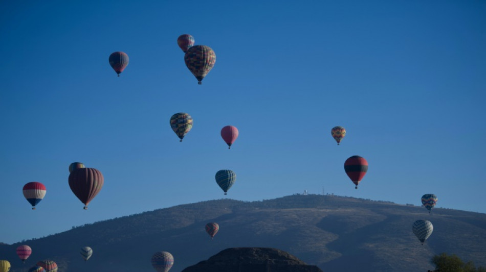 Dos muertos en accidente de globo aerost&aacute;tico cerca de pir&aacute;mides de Teotihuac&aacute;n