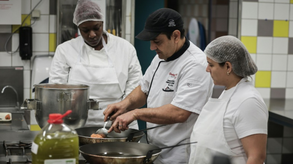 Dans les coll&egrave;ges de Dordogne, du 100% bio, du local et des agriculteurs heureux
