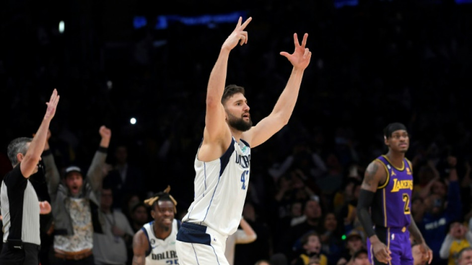 NBA: Dallas plombe les Lakers au buzzer, les Sixers encha&icirc;nent