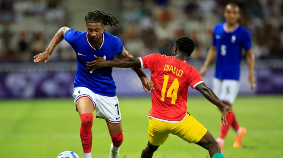 Foot: la France bat difficilement la Guin&eacute;e 1-0 et se rapproche des quarts