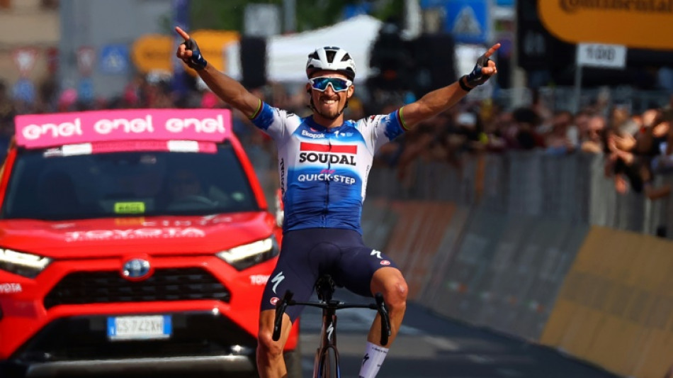 Cyclisme: Alaphilippe rena&icirc;t sur le Tour d'Italie apr&egrave;s un raid extraordinaire