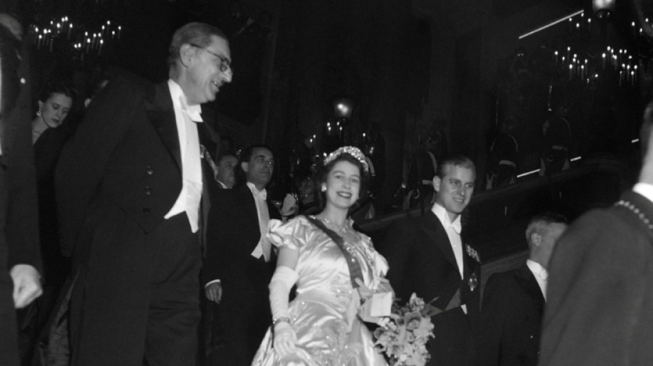 Charles III presta homenagem &agrave; sua m&atilde;e Elizabeth no centen&aacute;rio de seu nascimento