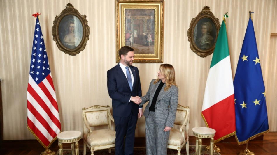 Manifesta&ccedil;&atilde;o contra EUA em Mil&atilde;o antes dos Jogos Ol&iacute;mpicos e na presen&ccedil;a de JD Vance