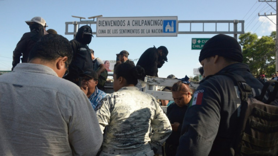 Agentes retidos por manifestantes s&atilde;o libertados no sul do M&eacute;xico