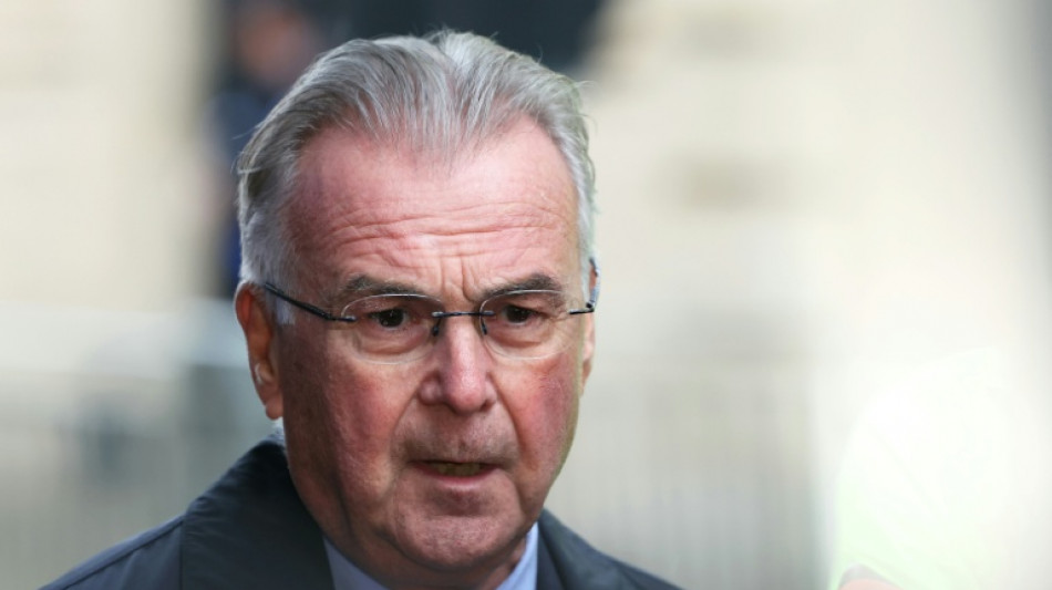 L'organisation patronale U2P appelle le Medef &agrave; ne pas "d&eacute;fendre le monde de la finance" contre "le monde du travail"&nbsp;