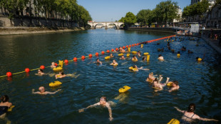 Un ba&ntilde;o en el Sena, el "golpe de suerte" contra el calor en Par&iacute;s