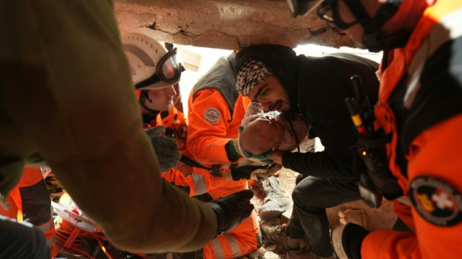 Mehrere Versch&uuml;ttete mehr als 100 Stunden nach Erdbeben in T&uuml;rkei lebend geborgen