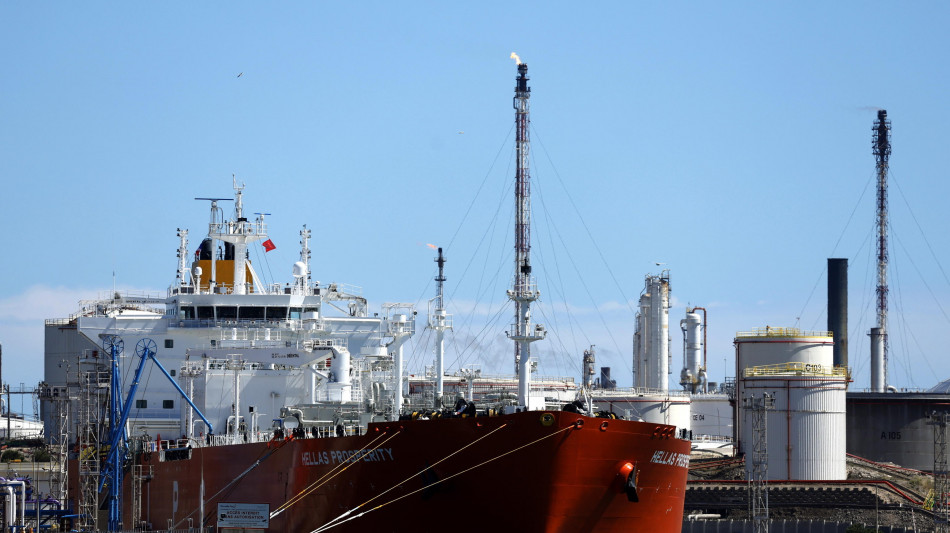 Il petrolio chiude in rialzo a New York a 103,27 dollari