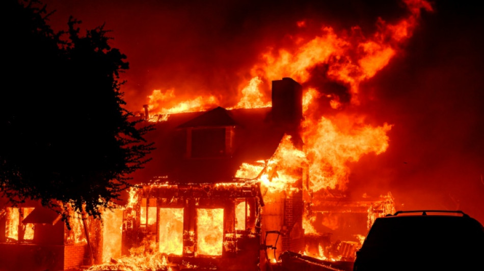 Heftige Br&auml;nde w&uuml;ten in Los Angeles - zahlreiche Prominente unter den Fl&uuml;chtenden