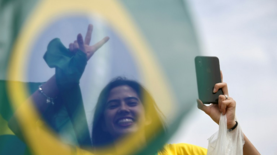 Marea verdeamarilla invade Copacabana con "misi&oacute;n" de reelegir a Bolsonaro