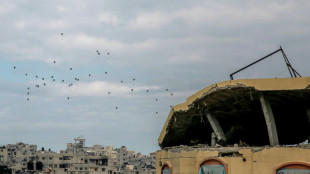 Avan&ccedil;am preparativos para entrega de ajuda por mar &agrave; Gaza, que segue sendo bombardeada