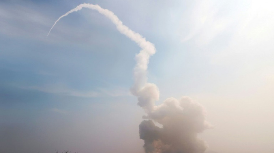 El l&iacute;der norcoreano Kim dirigi&oacute; una simulaci&oacute;n de "contraataque nuclear"