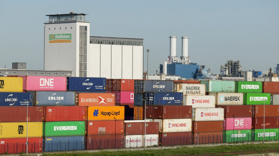 Fonti, 'Ue e Usa lavorano a un'intesa per dazi al 15%'