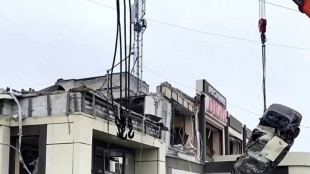 Casi 30 muertos en bombardeo en una ciudad ucraniana ocupada por Rusia, seg&uacute;n un nuevo balance
