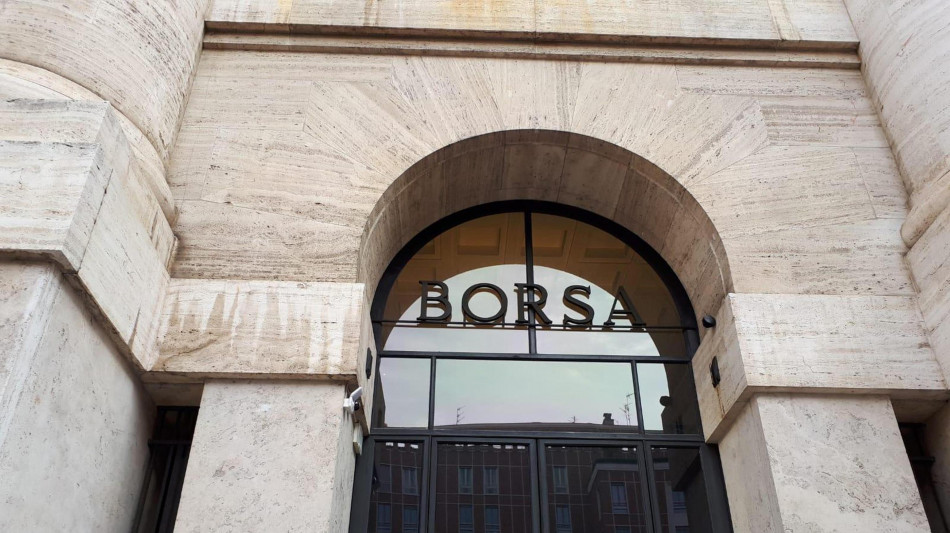 Borsa: Milano chiude in calo, Ftse Mib -0,22%