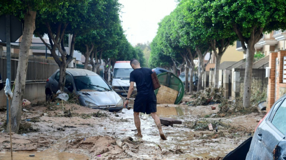 Inunda&ccedil;&otilde;es deixam quase 100 mortos na Espanha