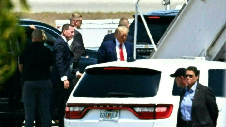 Trump flies to New York to surrender to charges