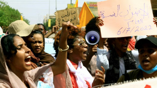 Soudan: le chef putschiste lance son plan, la rue reste mobilis&eacute;e