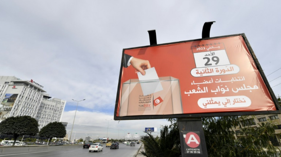 Tunisie: d&eacute;but du vote pour un Parlement diminu&eacute;, la participation comme enjeu
