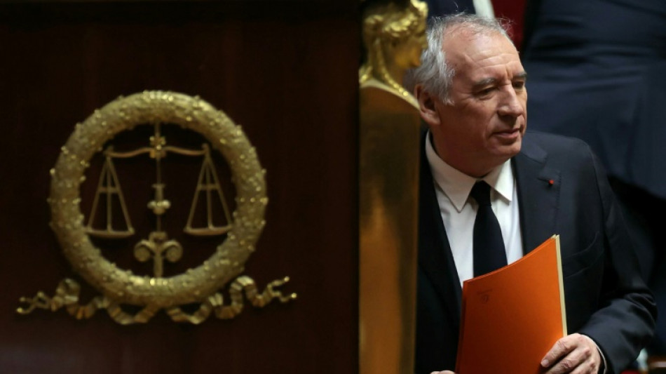 Gobierno franc&eacute;s reabre impopular reforma de las pensiones de Macron para lograr estabilidad