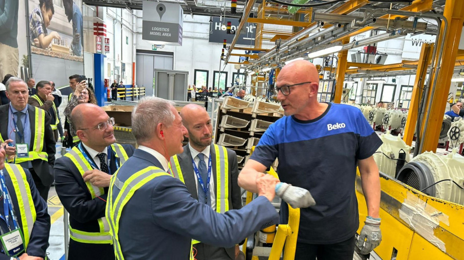 Lavoratore Beko, 'grazie ministro per quanto avete fatto'
