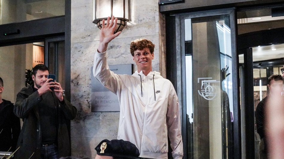 Tennis: Sinner a Torino; cori da stadio, 'ci vediamo presto'