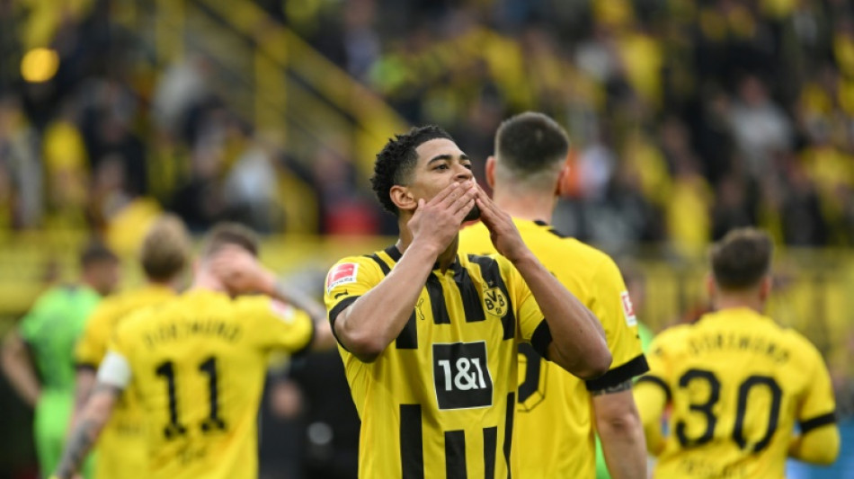 Dortmund turn to bitter rivals Schalke to keep title dream alive