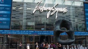 Borsa: Hong Kong positiva, apre a +0,93%