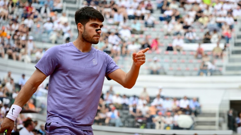 Alcaraz vence Khachanov e vai &agrave;s quartas do Masters 1000 de Roma