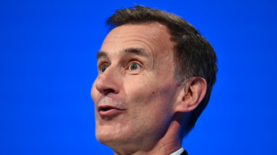 Conservadores brit&acirc;nicos enfrentam dif&iacute;cil equa&ccedil;&atilde;o or&ccedil;ament&aacute;ria