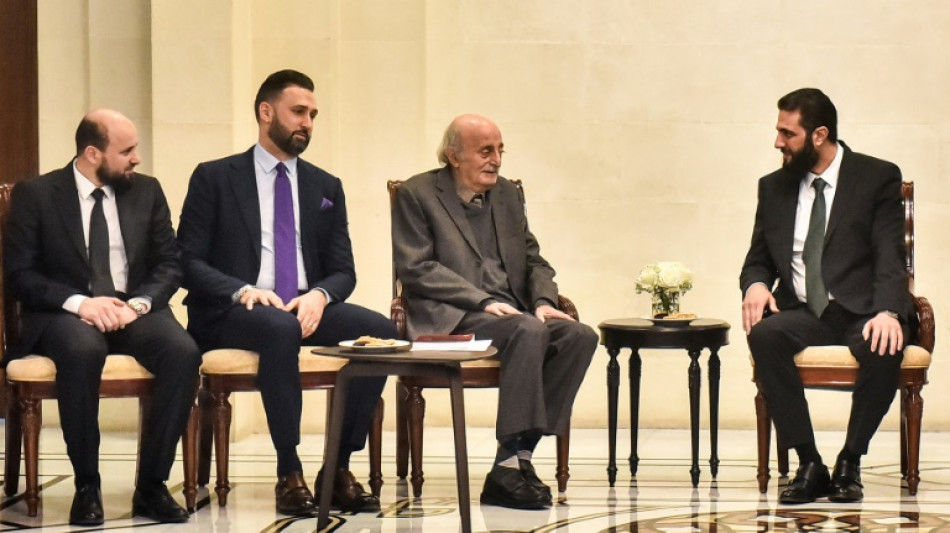 Novo homem forte da S&iacute;ria promete controle estatal de todas as armas no pa&iacute;s