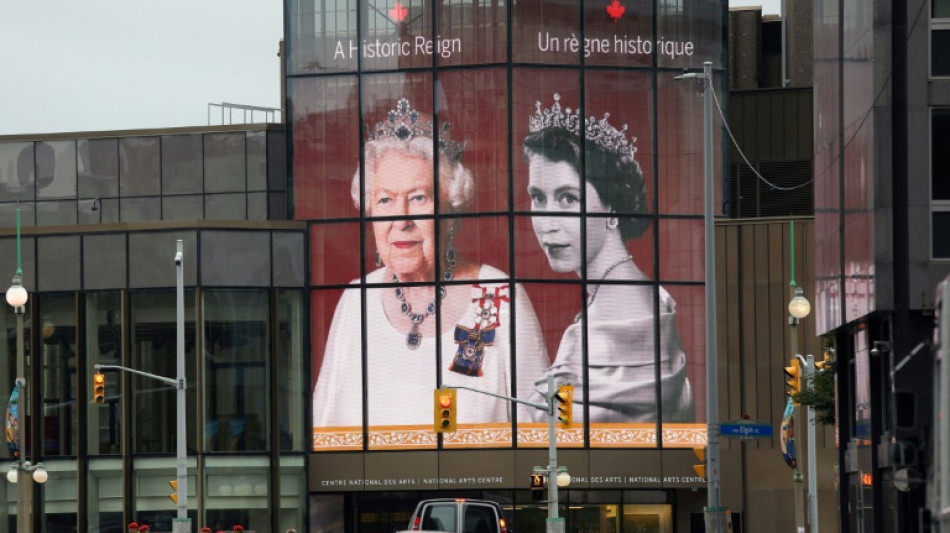 Canadienses despidieron a la reina Isabel II bajo fr&iacute;o y lluvia