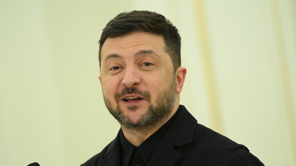 Zelensky, 'nessun raid russo su energia, Mosca si sposta su logistica '