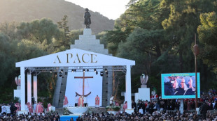 Papst Franziskus h&auml;lt Messe bei historischem Besuch auf Korsika 