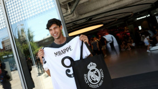 Foot: Mbapp&eacute; fait ses premiers pas au stade Bernabeu, pour une pr&eacute;sentation &agrave; guichets ferm&eacute;s