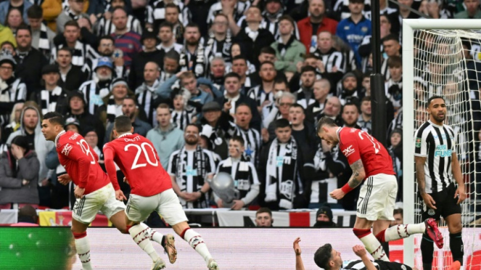 Man Utd win League Cup to end six-year trophy drought