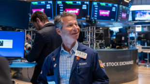 Wall Street termine dispers&eacute;e, rebond de la technologie