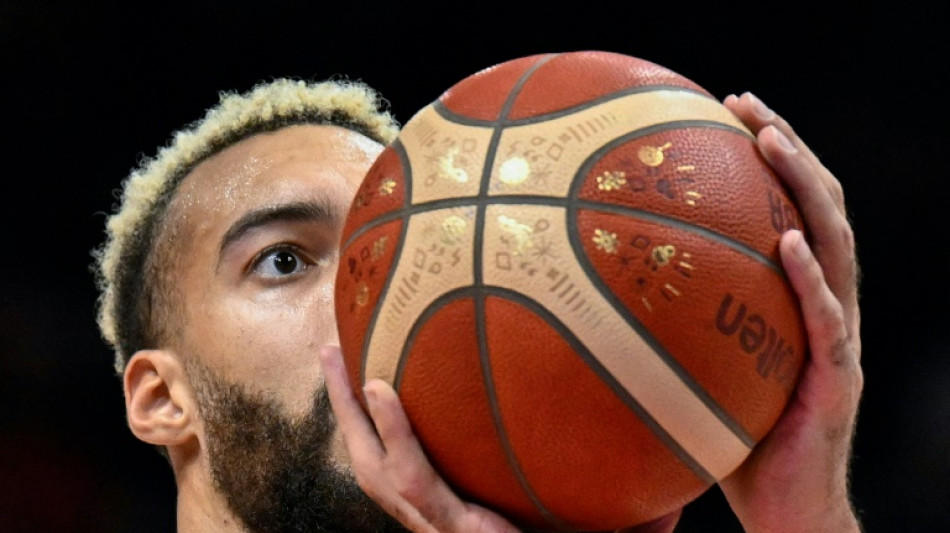 France cruise into Eurobasket final