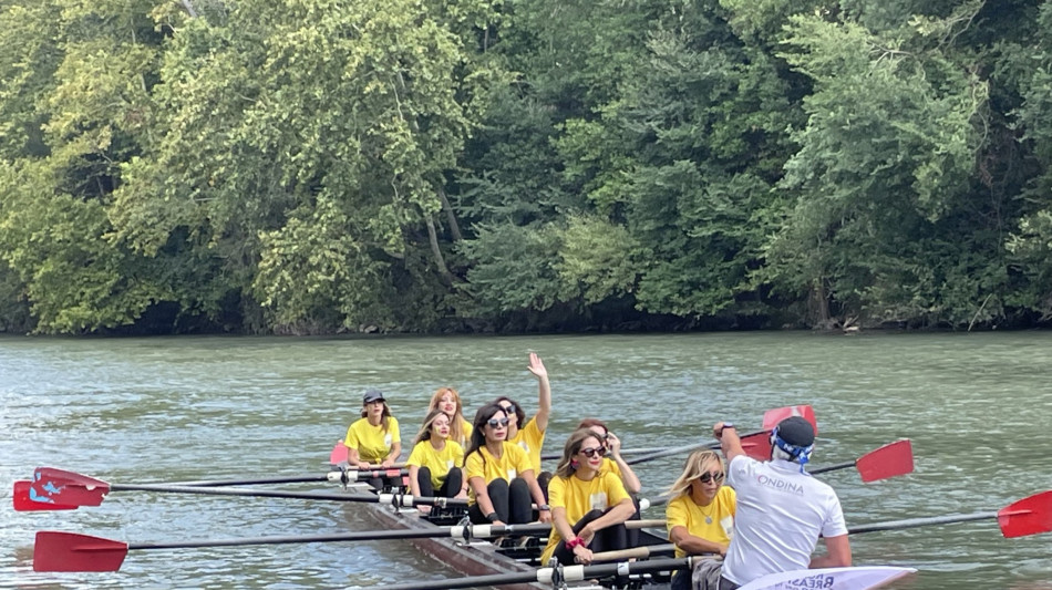 Canottaggio: al via 'Roma Breast Days - Rema Roma per la vita'