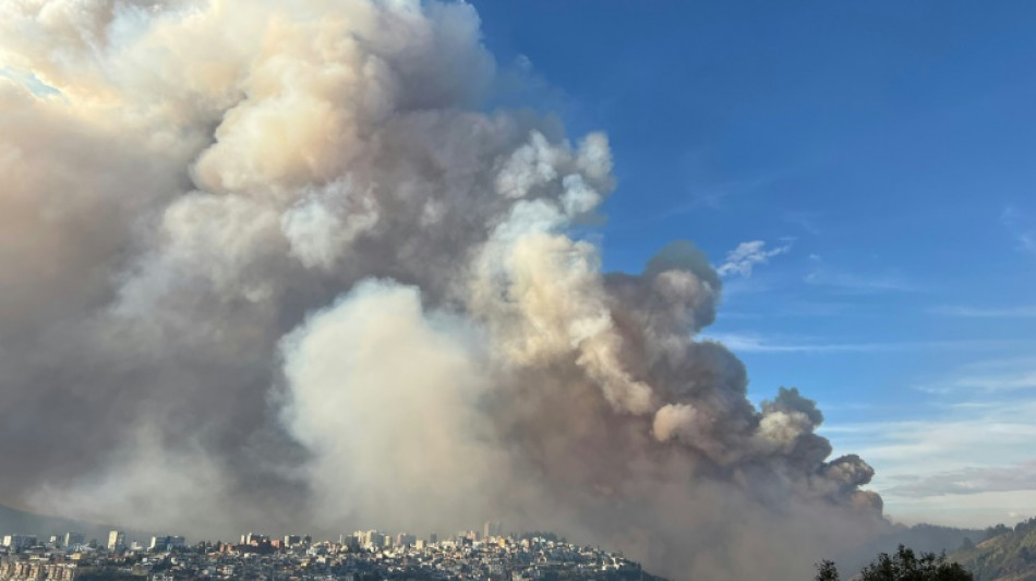 Inc&ecirc;ndios florestais cobrem Quito de fuma&ccedil;a e cinzas