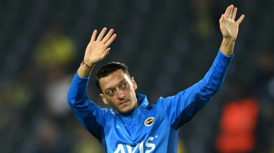 &Ouml;zil beendet Fu&szlig;ball-Karriere