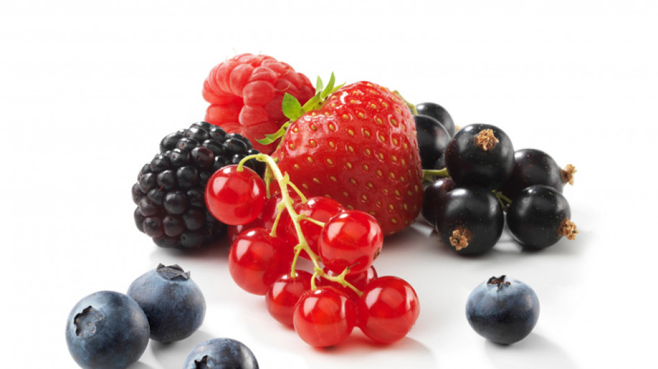 Demenze, meno rischio con 6 porzioni al d&igrave; di frutti rossi e t&egrave;