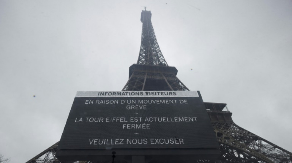 Paris: la gr&egrave;ve s'enlise, vers un troisi&egrave;me jour de fermeture de la Tour Eiffel
